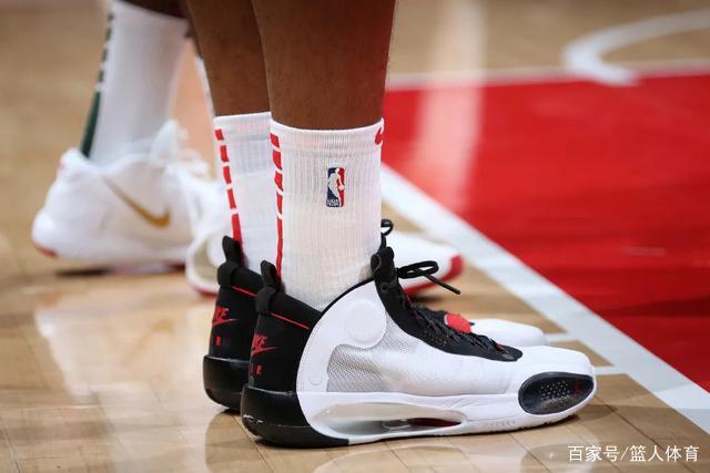 双重标准实锤！文班亚马遭NBA警告，托尼兄弟黑哨却无人管？
